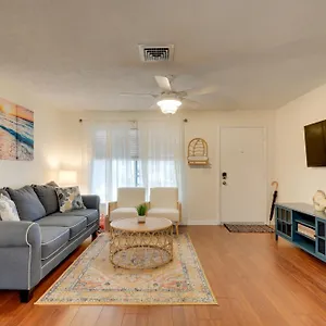  Holiday home Calming Getaway 9 Mi To Beach!